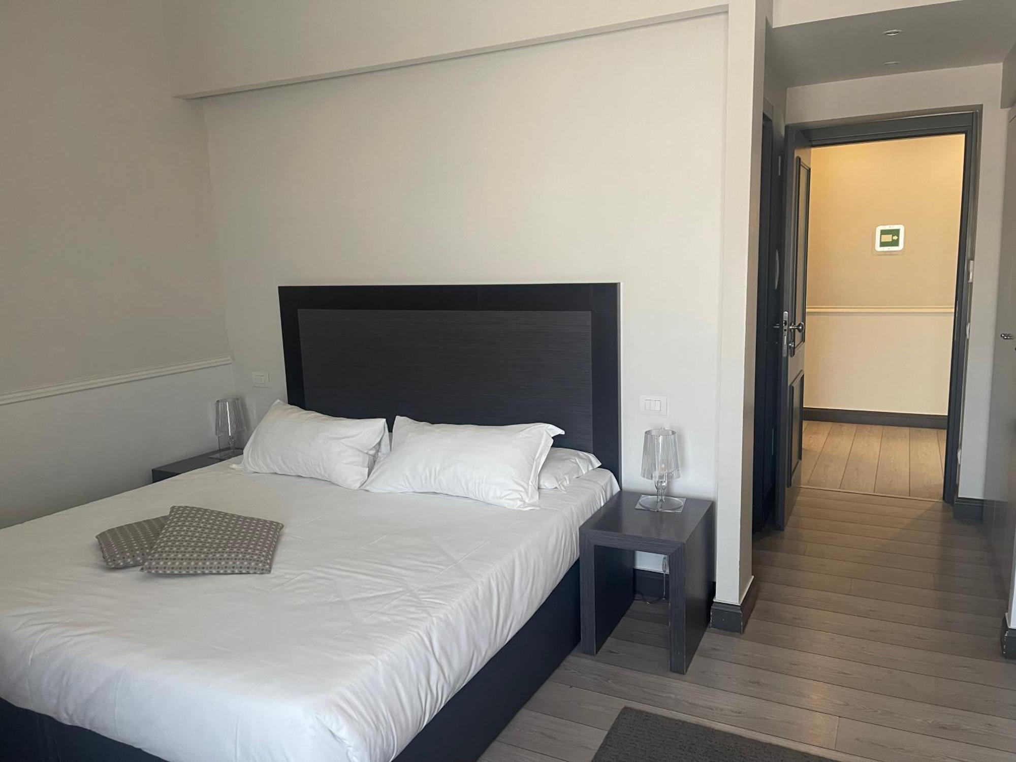 Nazionale 51 Group Bed & Breakfast Rome Bagian luar foto