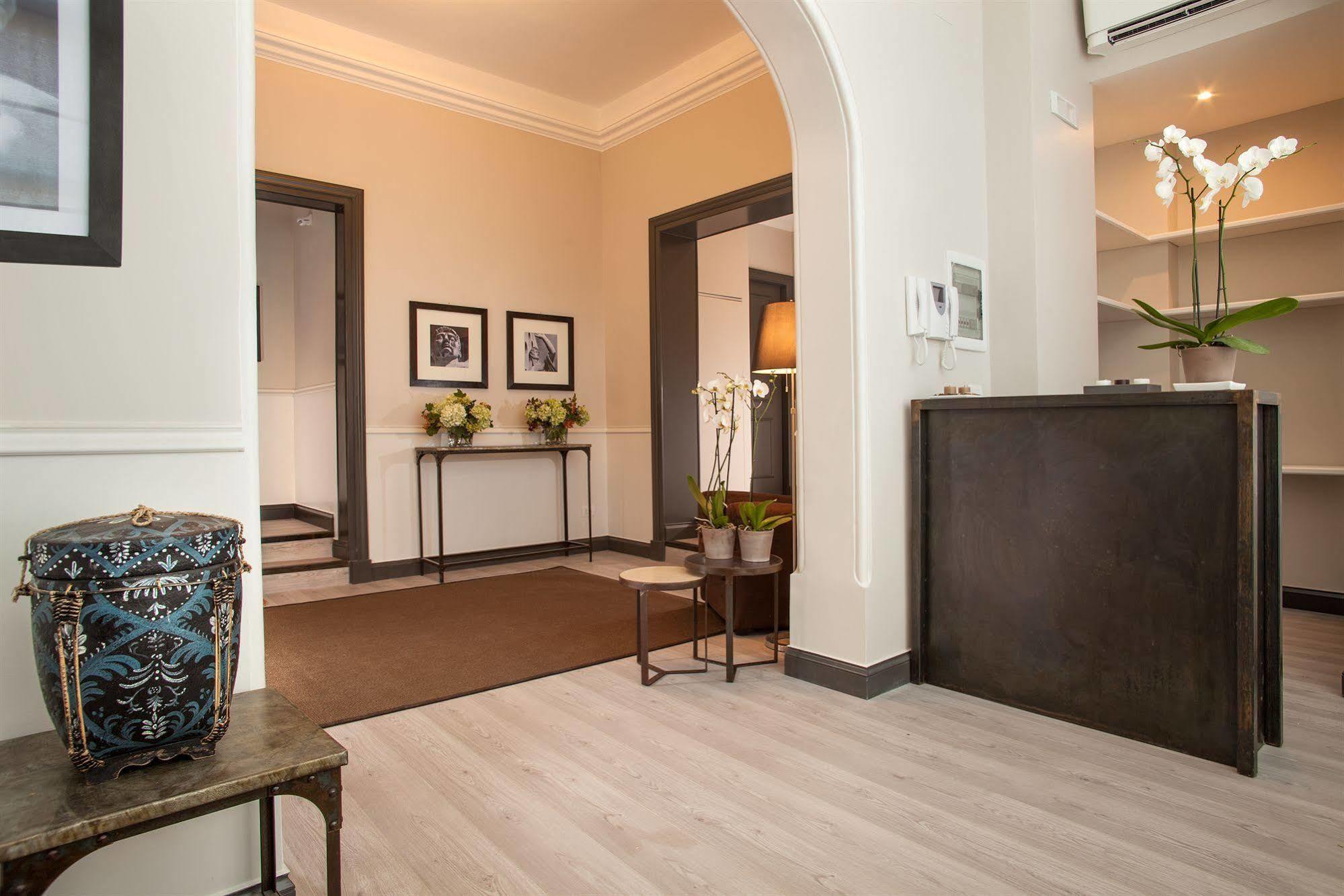 Nazionale 51 Group Bed & Breakfast Rome Bagian luar foto